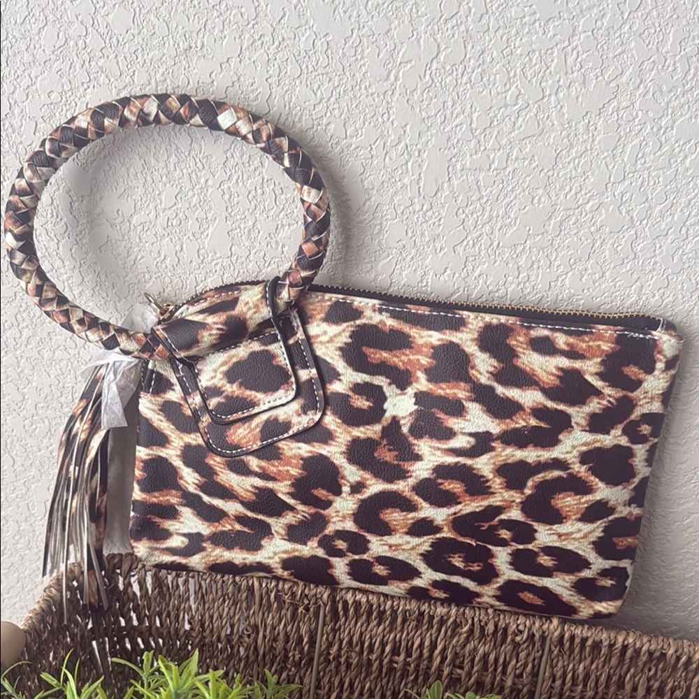 Leopard Print Wristlet - Picture 3 of 4